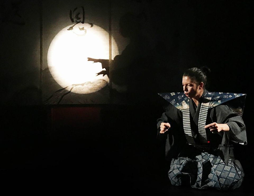 danzatore giapponese e luna