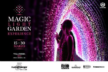 Locandina dell'evento Magic Light Garden Experience a Rho in Villa Burba dal 15 al 30 marzo. Una ragazza è avvolta dalla magia di luci colorate.