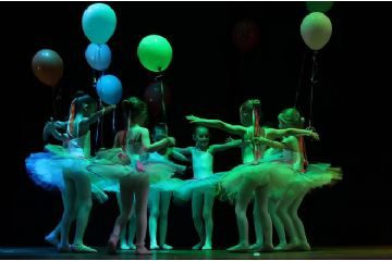 particolare giovani ballerine dello spettacolo di danza