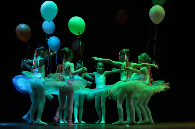 particolare giovani ballerine dello spettacolo di danza