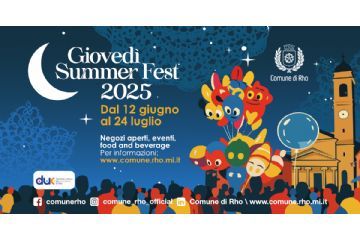 Immagine che illustra un'affollata e festosa piazza San Vittore in versione grafica colorata e che annuncia gli eventi dei Giovedì Summer Fest 2025, gli eventi estivi che animano l'estate rhodense dal 12 giugno al 24 luglio.