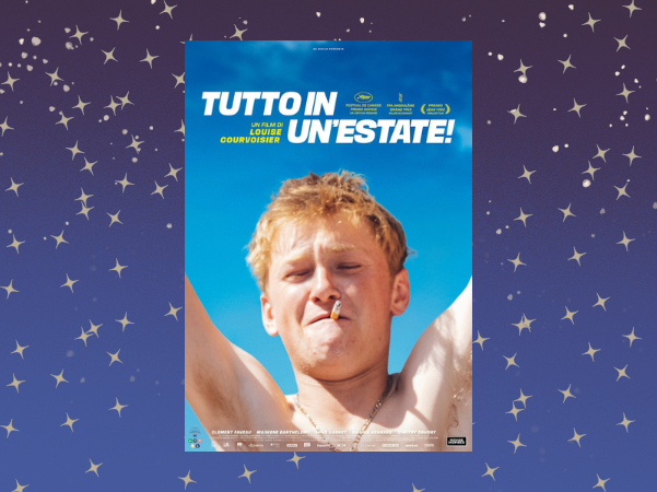 locandina del film  Tutto in un'estate -  ragazzo biondo con sigaretta in bocca braccia alzate sullo sfondo cielo azzurro
