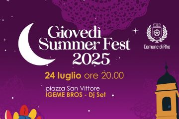 locandina evento Giovedì Summer Fest 2025 24 luglio ore 20.00 piazza San Vittore IGEME Bros  - Dj Set grafica chiesa sagome di  persone e palloncini colorati sfondo violaceo