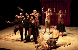 Nove attori in scena