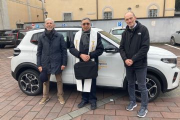 Nella foto Gianroberto Bonato, padre Gianfranco Barbieri e l'assessore Paolo Bianchi