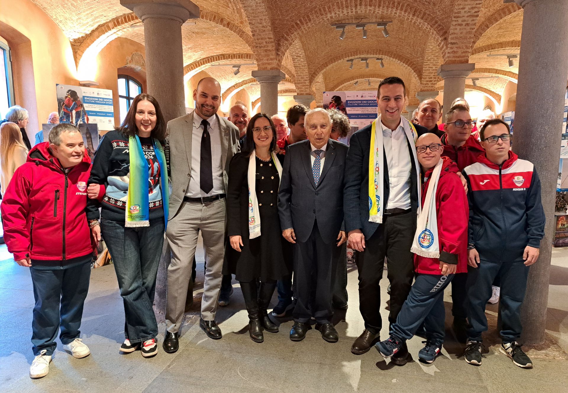 I protagonisti della inaugurazione a Villa Burba con i ragazzi di Sesamo