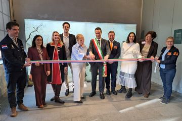 Nella foto il taglio del nastro a Villa Burba