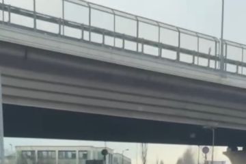 L'auto inseguita lungo le strade della città