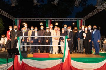 Foto di gruppo di tutti i premiati