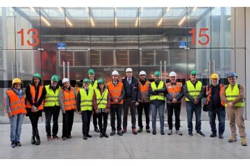 Giunta e Consiglieri comunali in visita ai padiglioni in cui sta nascendo la pista di ghiaccio per le Olimpiadi Milano Cortina 2026