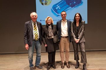 foto di gurppo con Jmmi Pessina e autorità locali