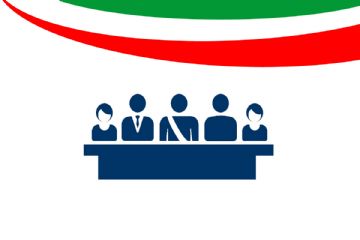 tavolo con persone riunite