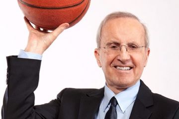 Nella foto l'allenatore statunitense Dan Peterson