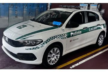 la nuova Fiat Tipo ibrida in dotazione alla Polizia locale di Rho