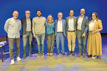 Da sinistra: Paolo Bianchi, assessore ai Servizi Sociali; Paolo Oltolina, presidente SER.CO.P.; Michele Fagnani; Silvia Giulia Amendola; Michele Bertola; il Sindaco Andrea Orlandi; Guido Ciceri, direttore di SER.CO.P.; la dirigente Emanuela Marcoccia