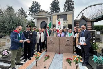 Cimitero di Mazzo Sindaco Andrea Orlandi , l’A.N.P.I. Rho con il presidente Mario Anzani, i parenti dei partigiani, Tiziana Pesce , le forze dell’ordine, il presidente del consiglio comunale Calogero Mancarella, l’assessore Emiliana Brognoli, i consiglieri comunali Clelia La Palomenta e Vito Galliani oltre ad associazioni e cittadini.