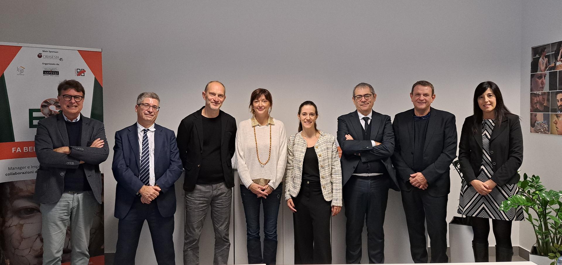 Nella foto la conferenza stampa a Busto Arsizio: l'assessore Paolo Bianchi è il terzo da sinistra, Alberto Pessina il primo