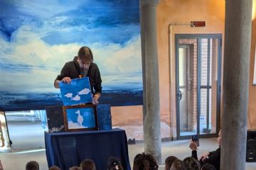Bambini e le opere di Zavatta
