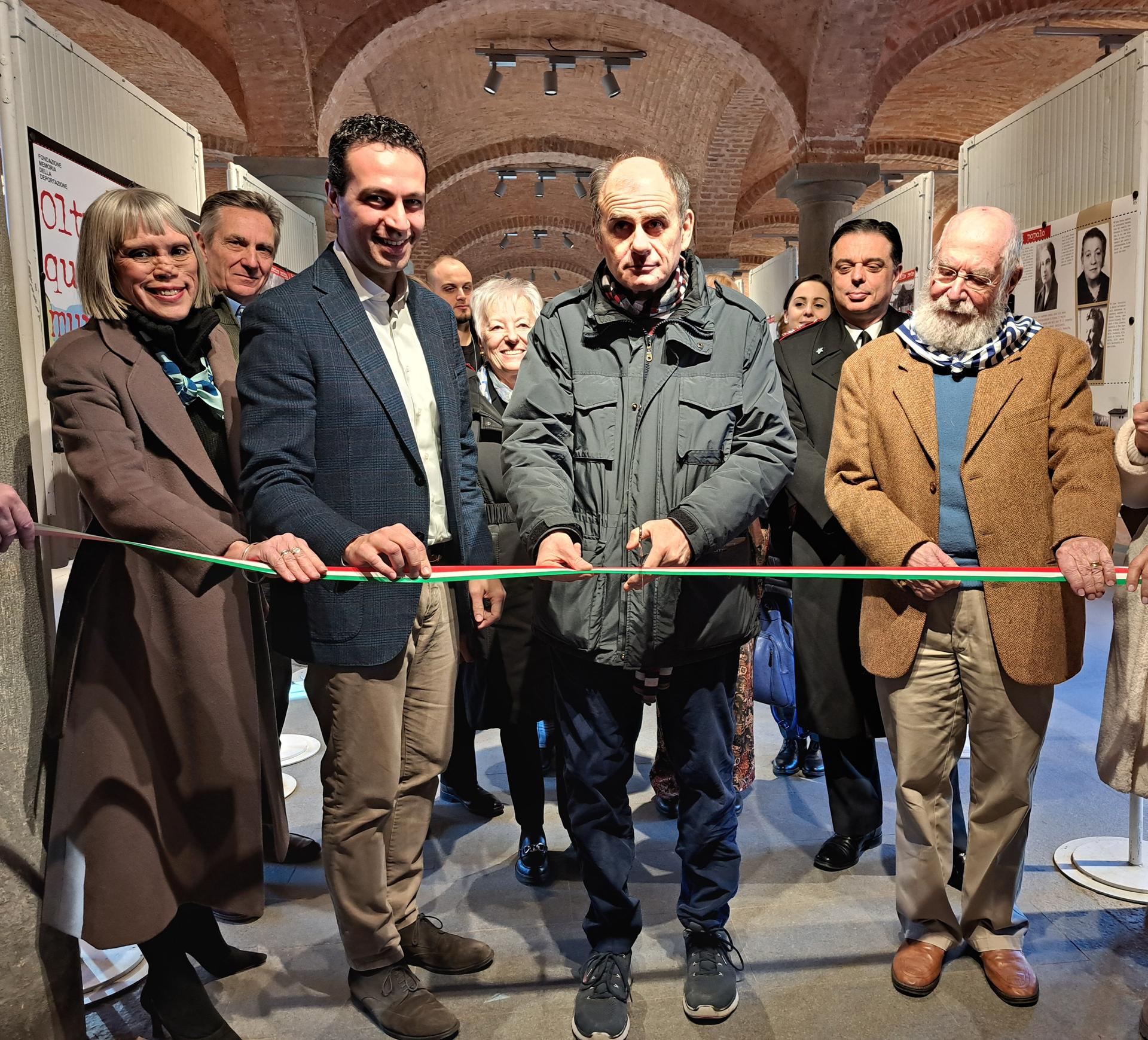 Da sinistra Carmen Meloni, Andrea Orlandi, Roberto Lepetit e Leonardo Visco Gilardi al taglio del nastro