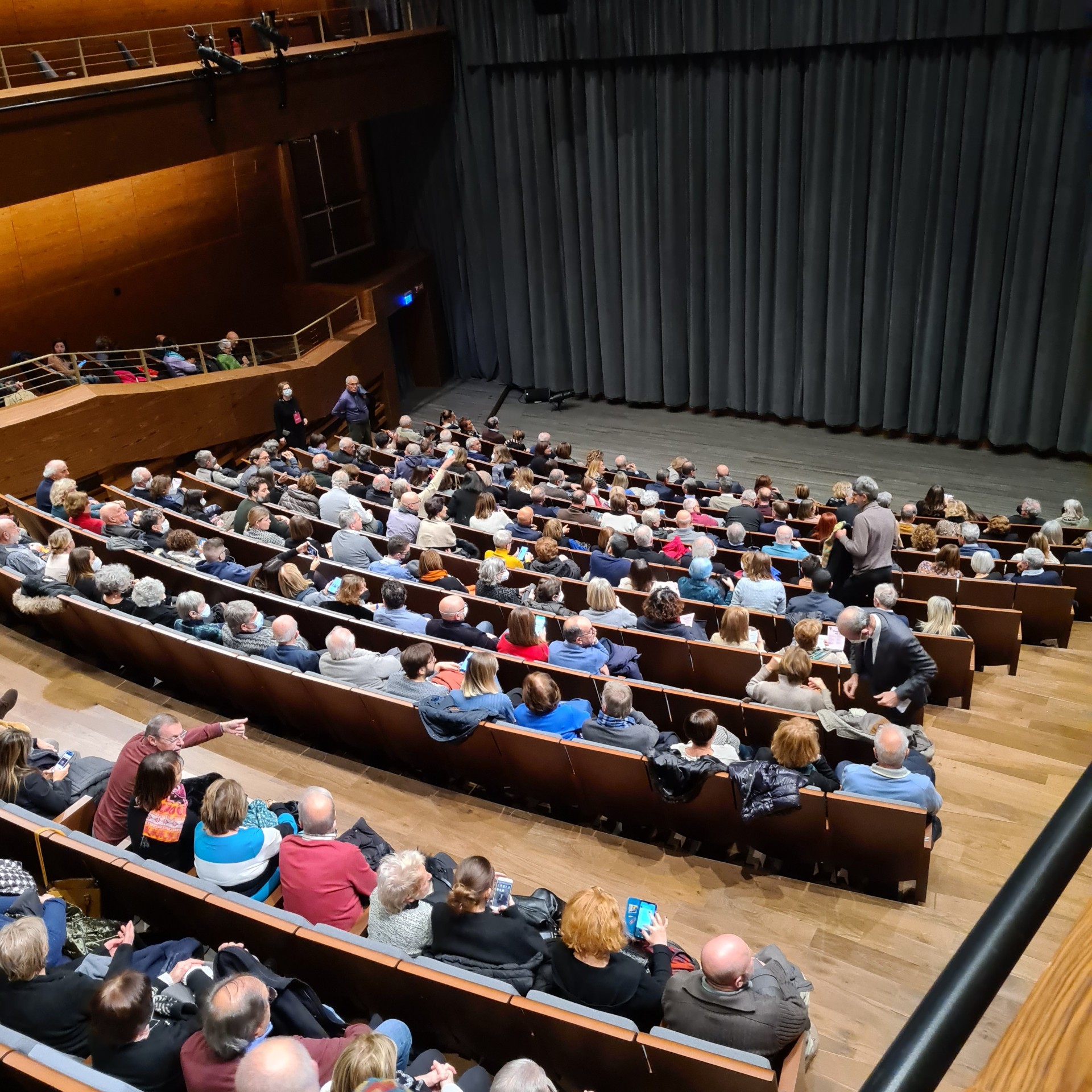 Interno - teatro civico Roberto de Silva 