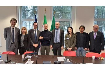  Sindaco Andrea Orlandi accanto a Guido Bertolaso e ai vertici di Asst Rhodense in Sala Capacchione, all'Ospedale di Rho. Ai lati il consigliere regionale Carlo Borghetti e Luca Elia Sindaco di Baranzate e alla guida della Conferenza dei Sindaci