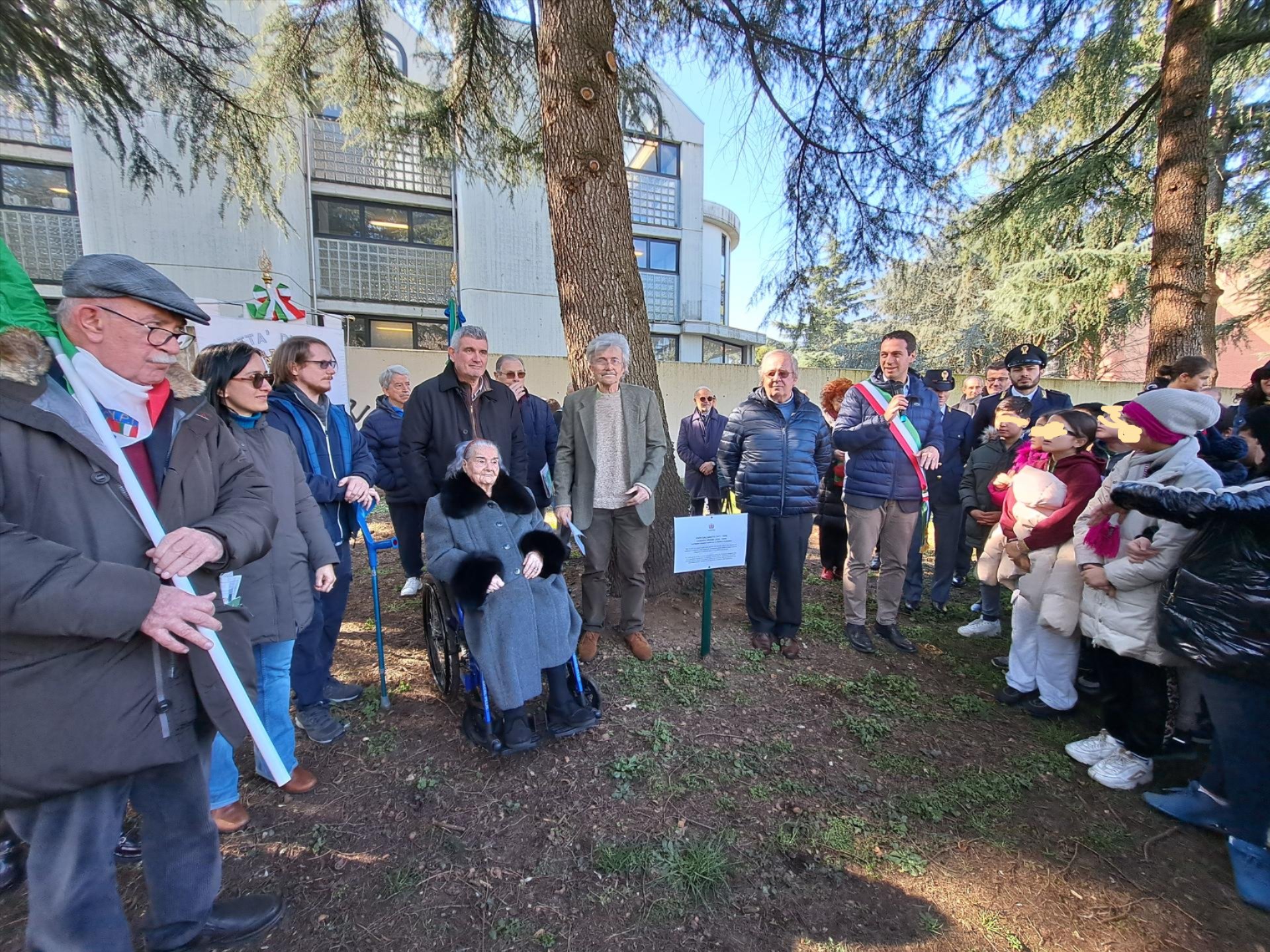 Nella foto la cerimonia nei pressi della targa dedicata ai partigiani di Mazzo