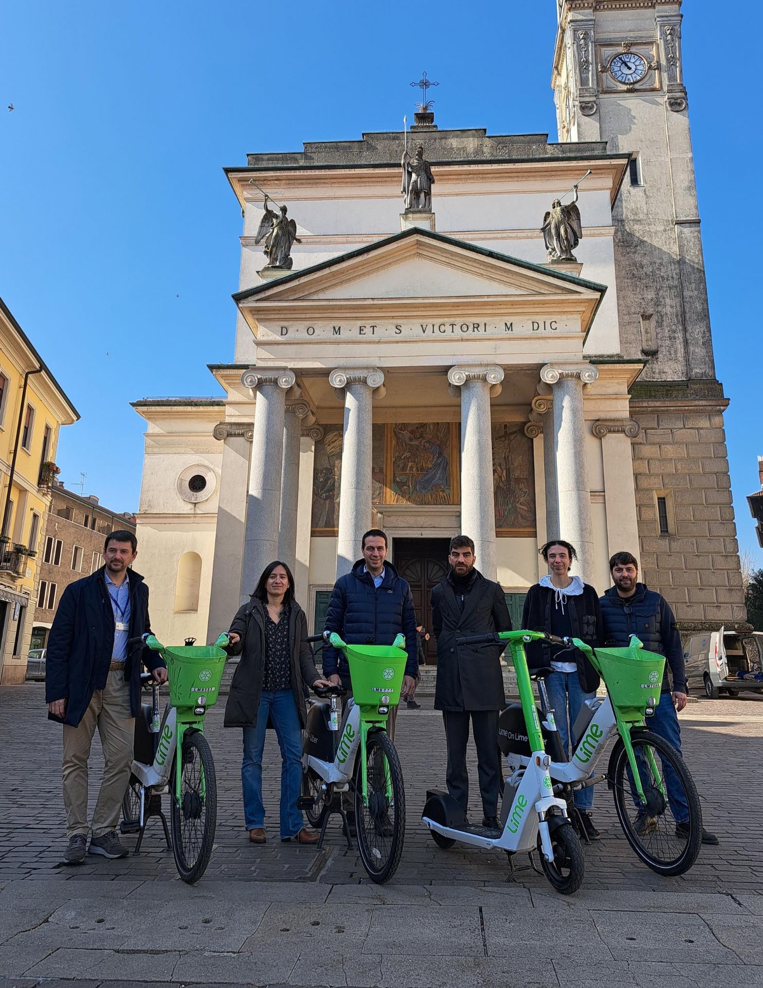 Da sinistra: Angelo Bosani, l'Assessora Valentina Giro, il Sindaco Andrea Orlandi, Enrico Stefàno e altri rappresentanti di LIME