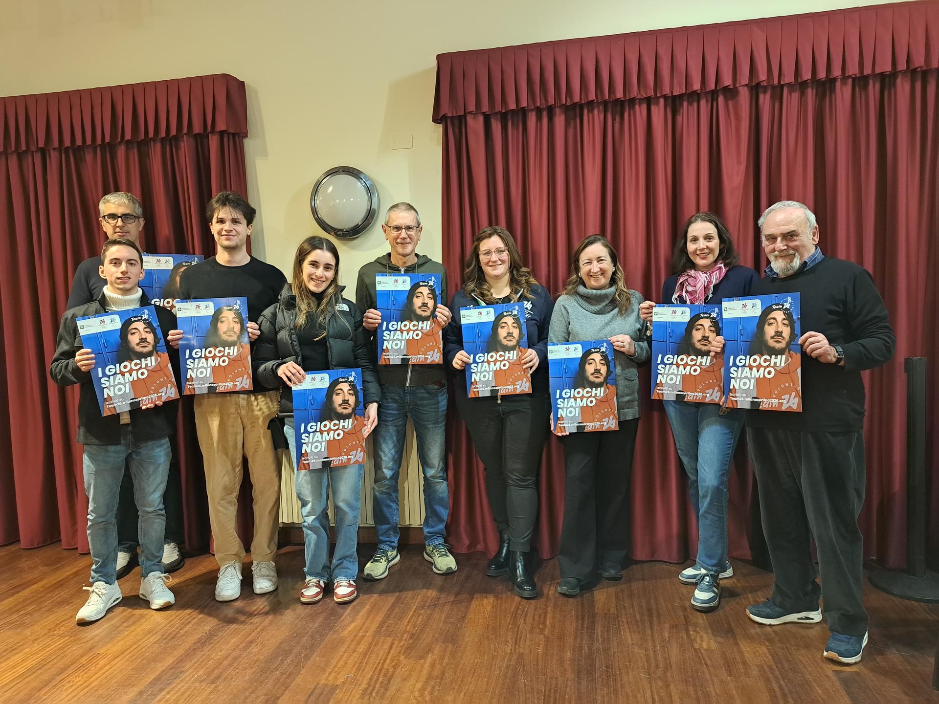 gli assessori Vergani e Borghetti con Silvia Mocchetti e alcuni aspiranti volontari 