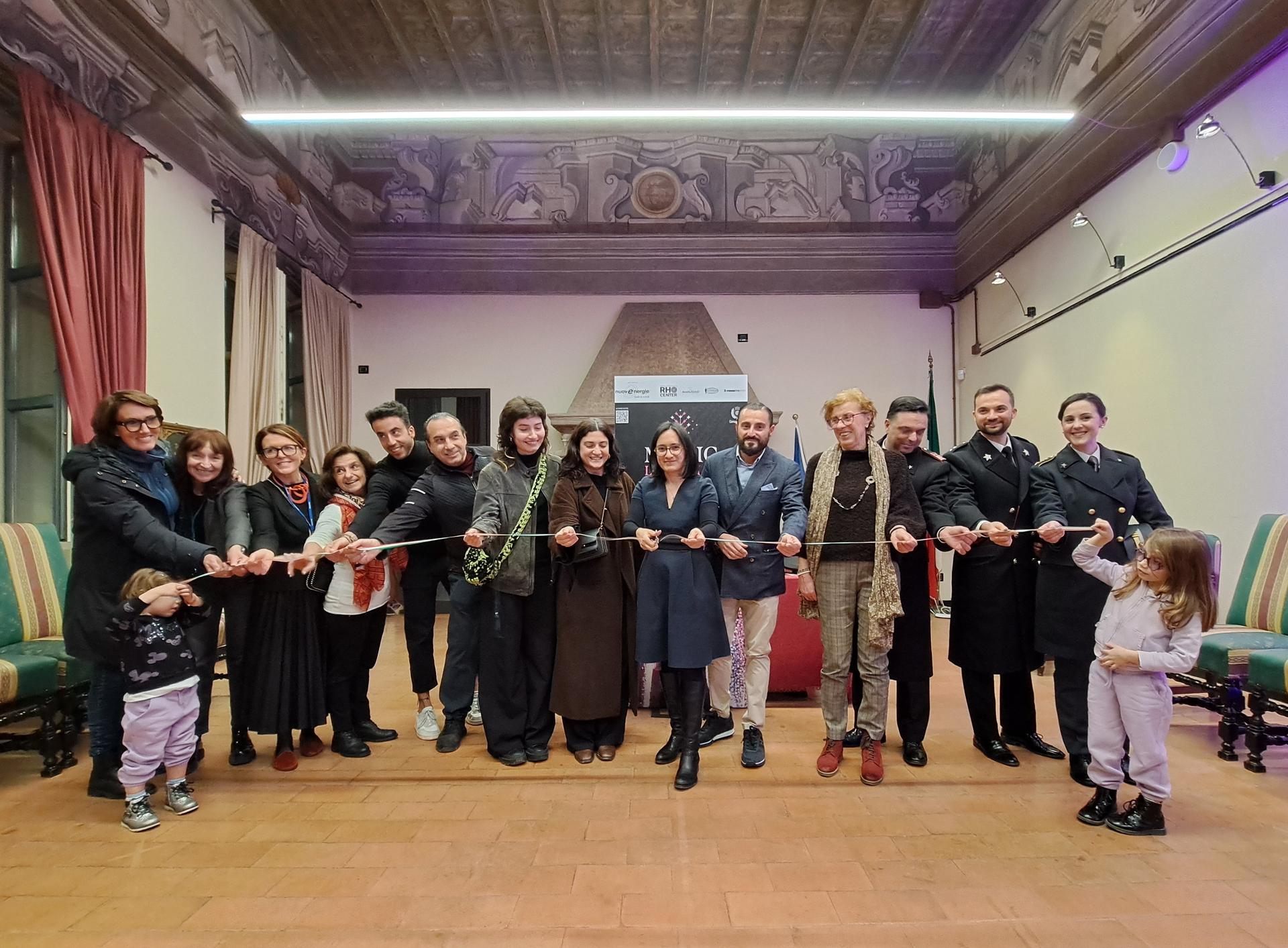  il taglio del nastro, al centro l'assessora Valentina Giro artefice del progetto