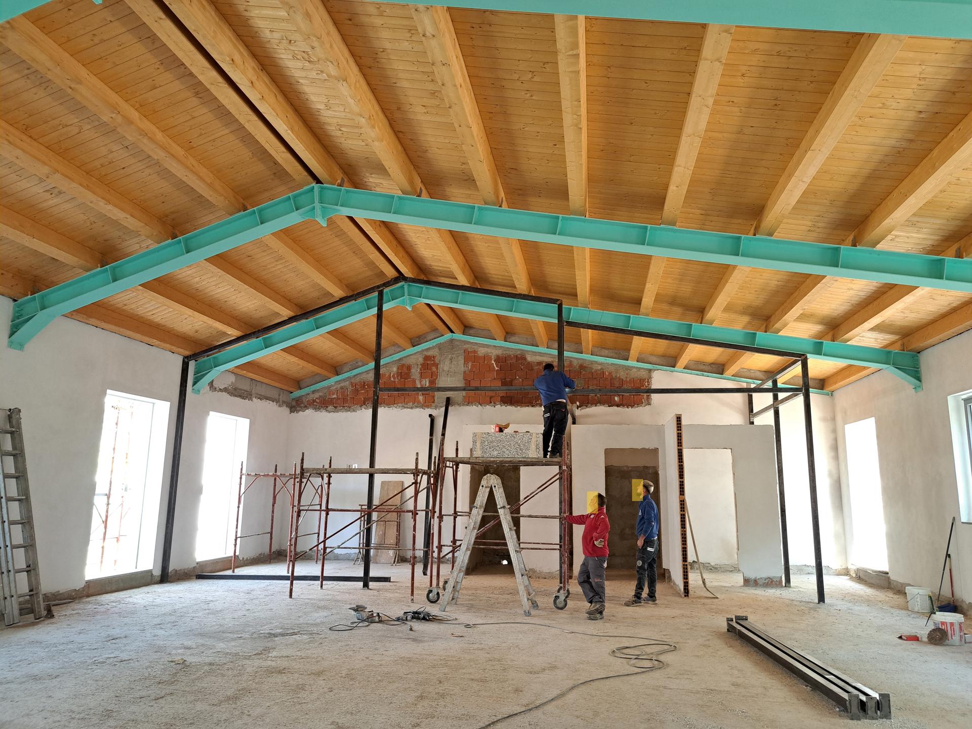 cantiere per realizzare il nuovo refettorio della scuola Federici