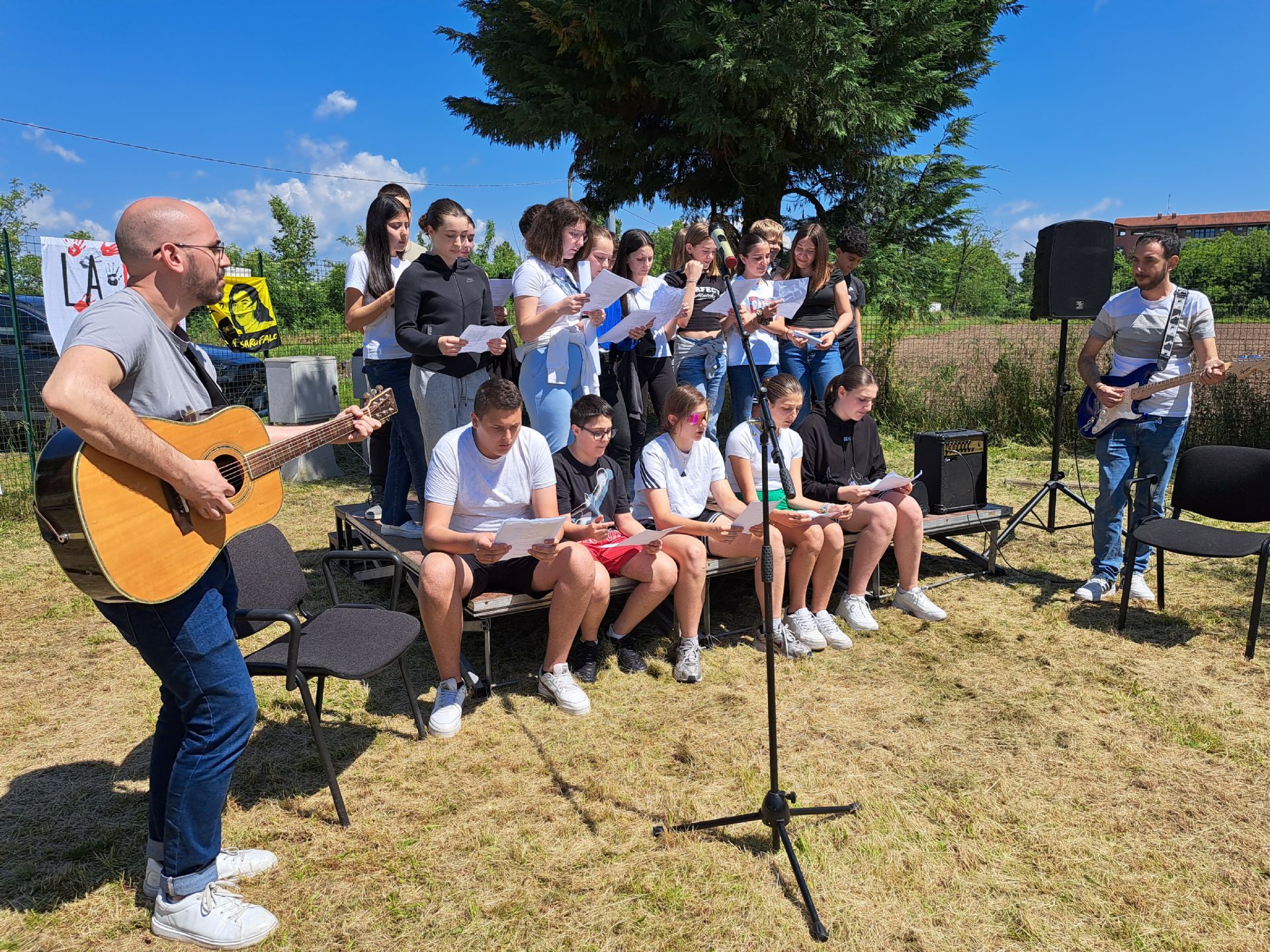 Alcuni dei ragazzi impegnati nelle performance al Parco della Legalità