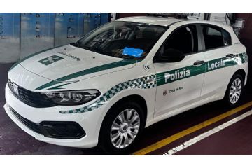 Una delle auto in dotazione alla Polizia locale di Rho