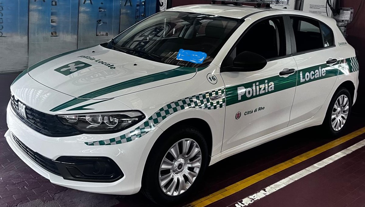 Una delle auto in dotazione alla Polizia locale di Rho