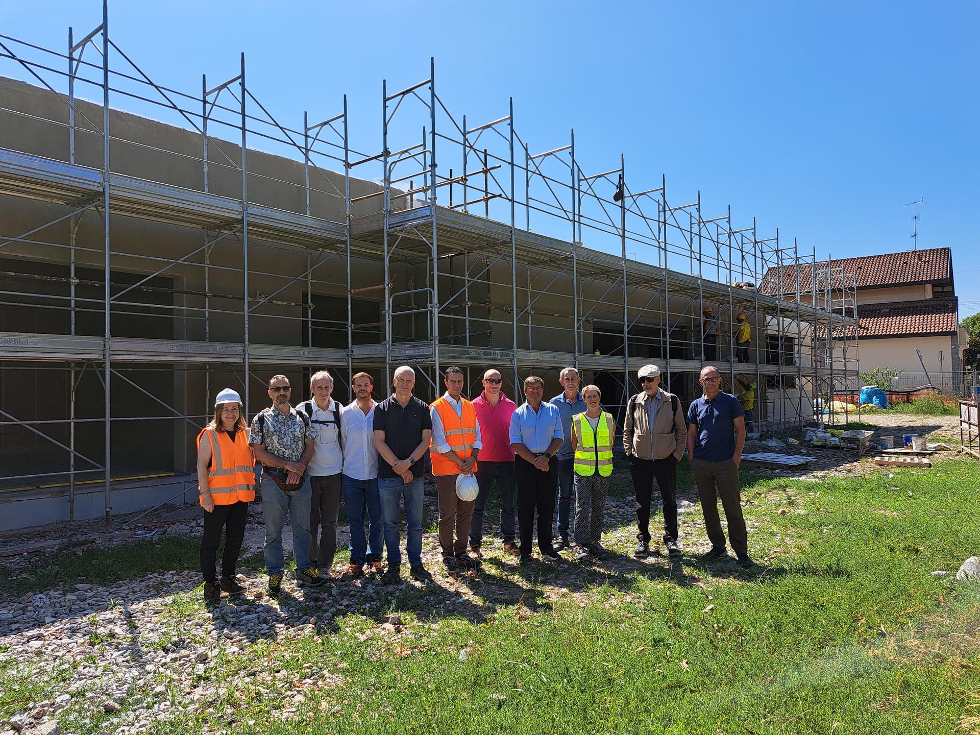 il sopralluogo alla nuova scuola in costruzione a Terrazzano