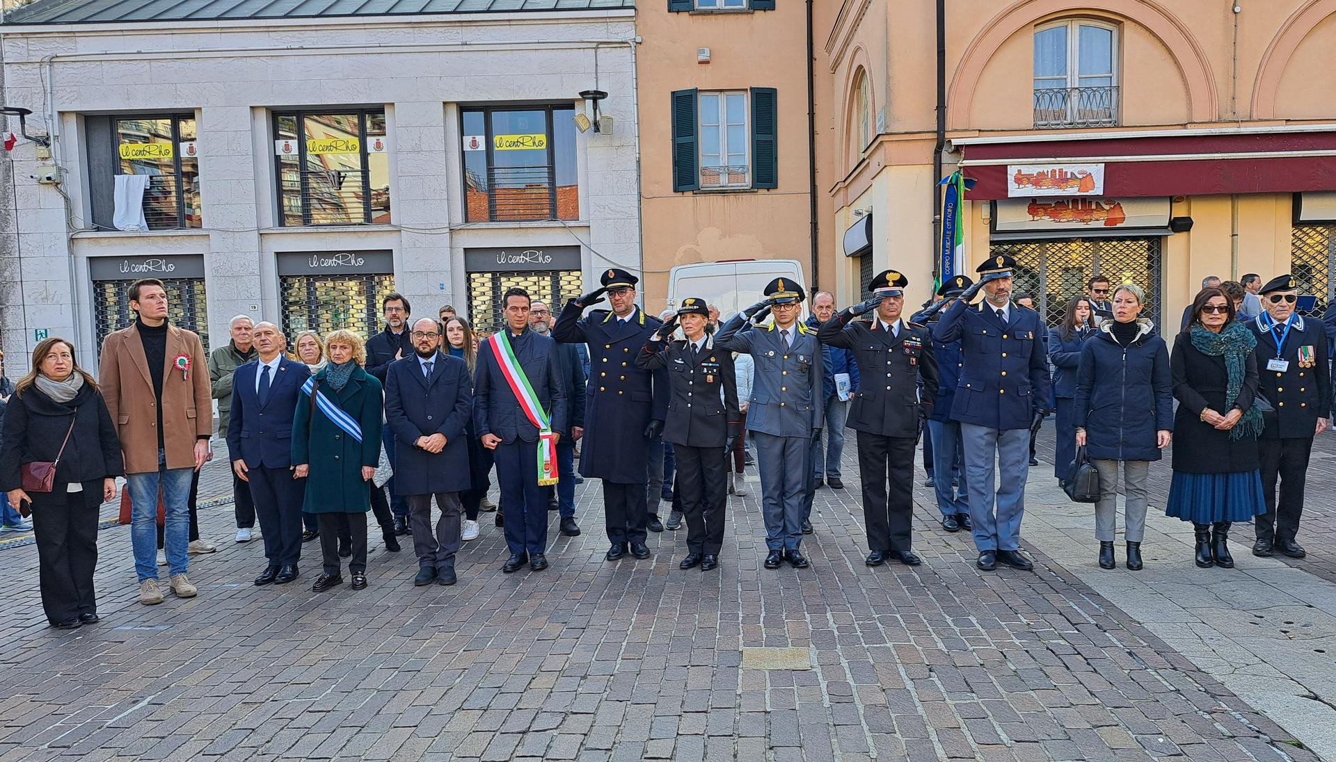 momento della cerimonia in piazza San Vittore