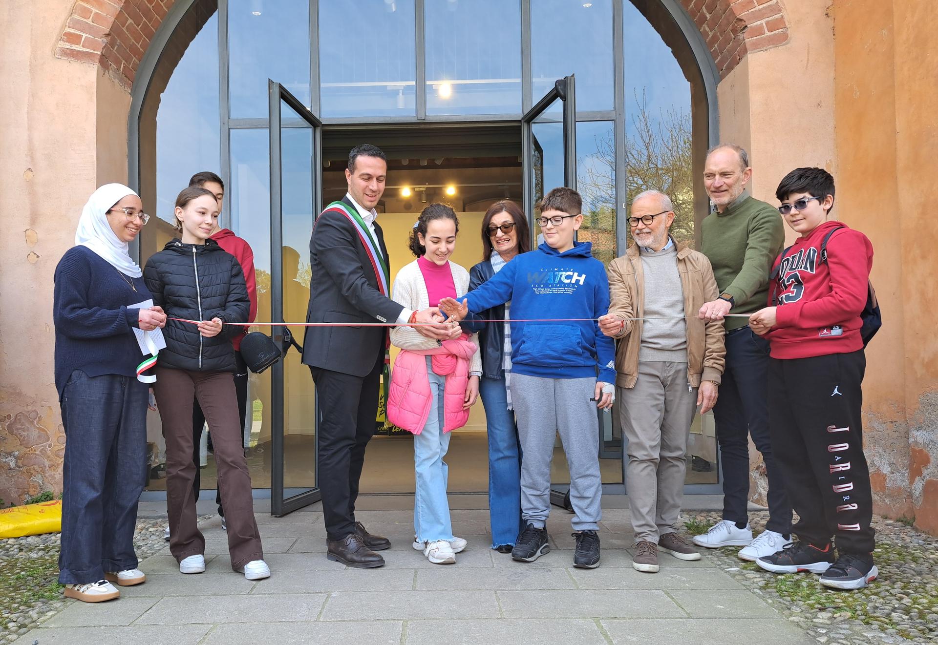  il taglio del nastro a Villa Burba