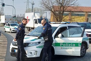 polizia locale ferma controlli