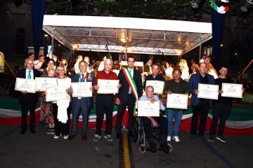 Foto di gruppo delle Onorificenze Civiche con il Sindaco Andrea Orlandi
