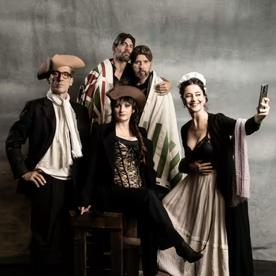 attori e attrici  seduti foto di gruppo