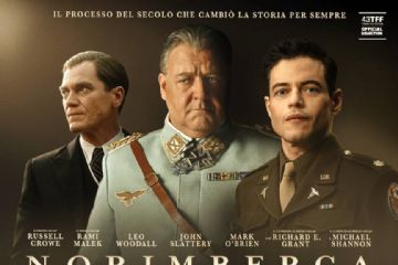 locandina  in primo piano tre attori principali e sotto scena del film (tribunale di Norimberga)