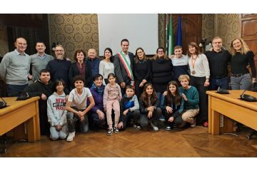 il Sindaco, l'assessore Bianchi e il gruppo "Quelli del..."