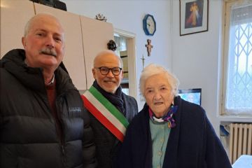 Antonietta Fetti, con l'assessore Nicola Violante e il consigliere comunale Stefano Giussani