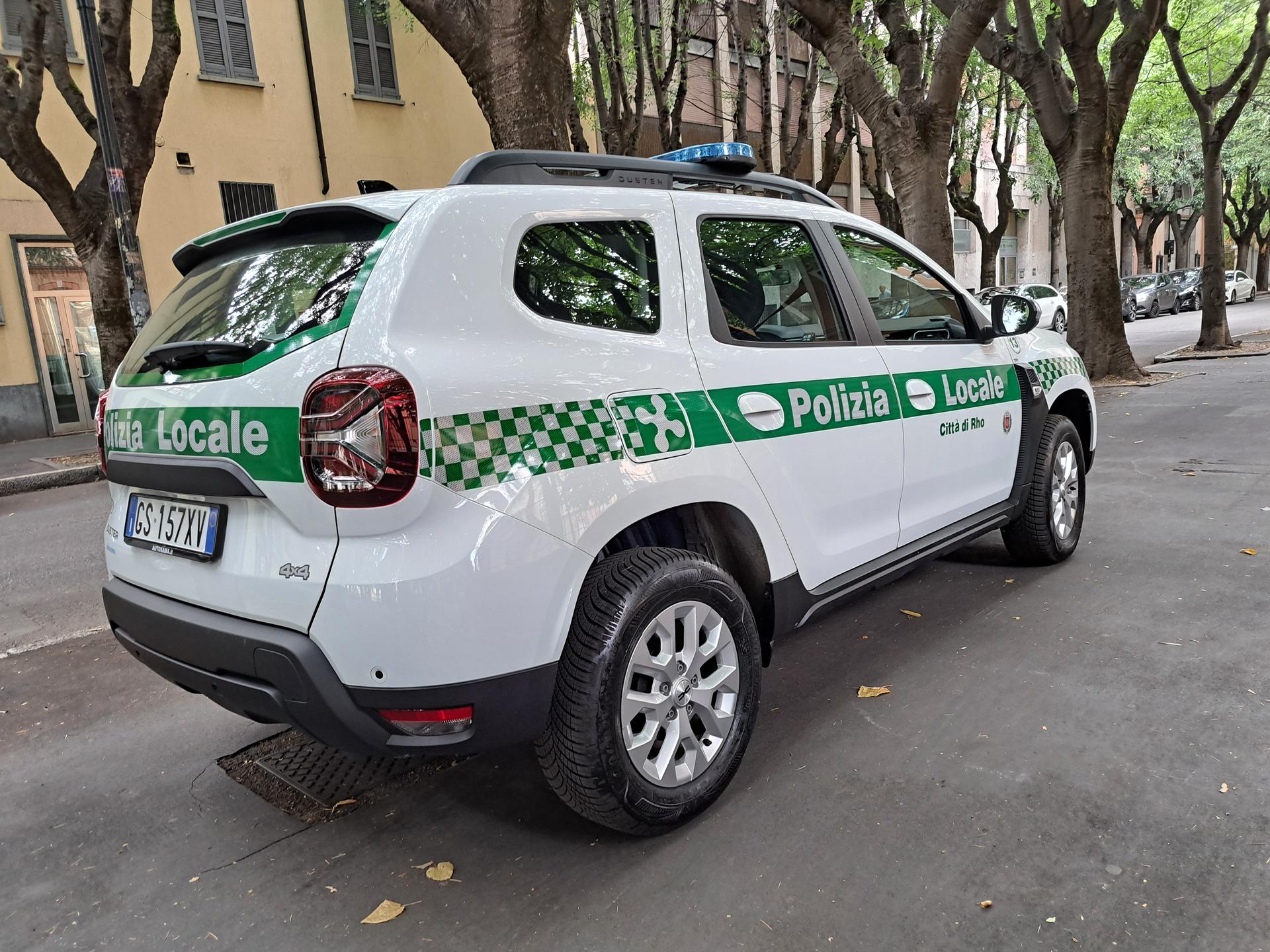 pattuglia polizia locale centro città