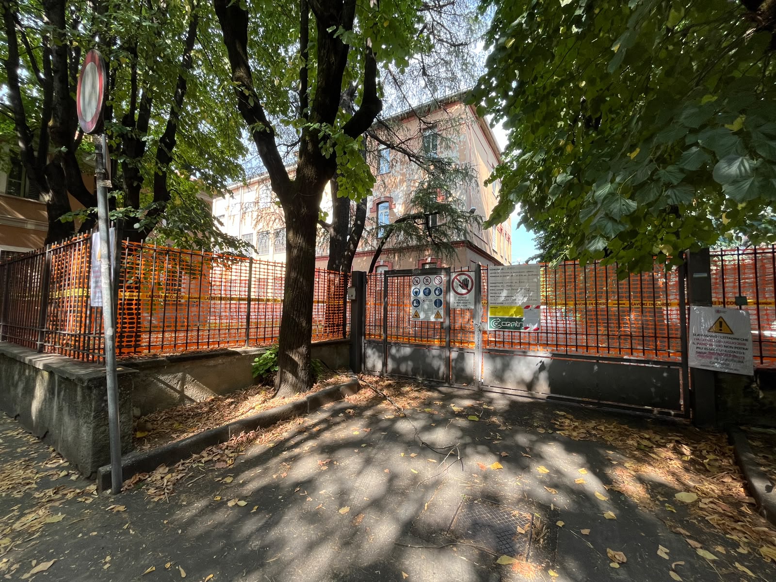 Foto della cantierizzazione dell' ex scuola Marconi di via De Amicis.