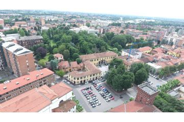 Piazza Visconti parcheggio  auto dall'alto