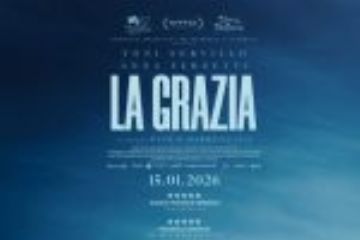 locandina la Grazia   uomo in un prato  che ha il volto verso il cielo