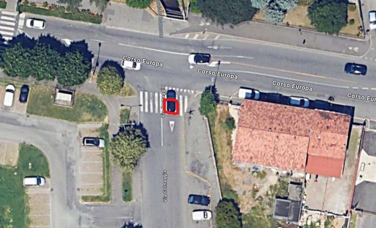  Fotografia dall'alto di  via Cornaggia  segnalato con riquadro il centro della carreggiata