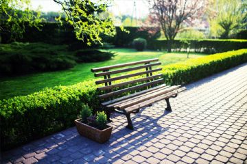 parco con panchina