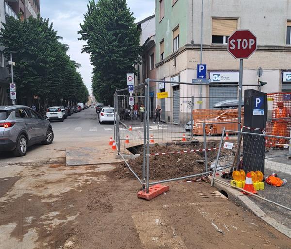 lavori in corso in via Milano