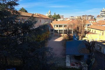 il parcheggio ricavato nell'area della piastra